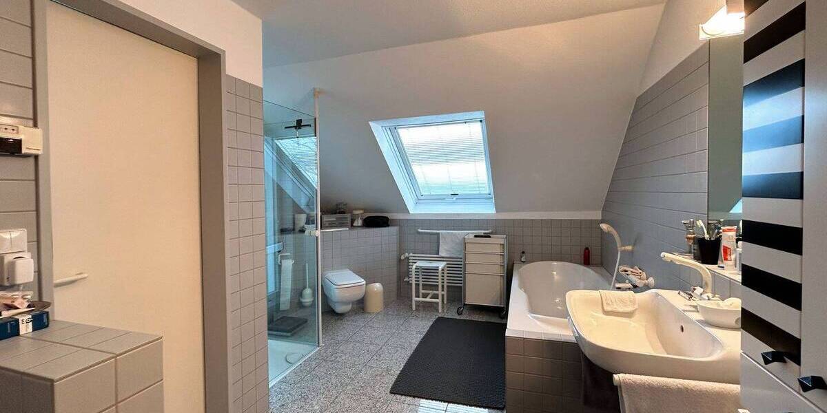 Einfamilienhaus Reichshof Eckenhagen - 1 Zimmer, 379 m&sup2;, 869.000&euro; | Angebot:25982988