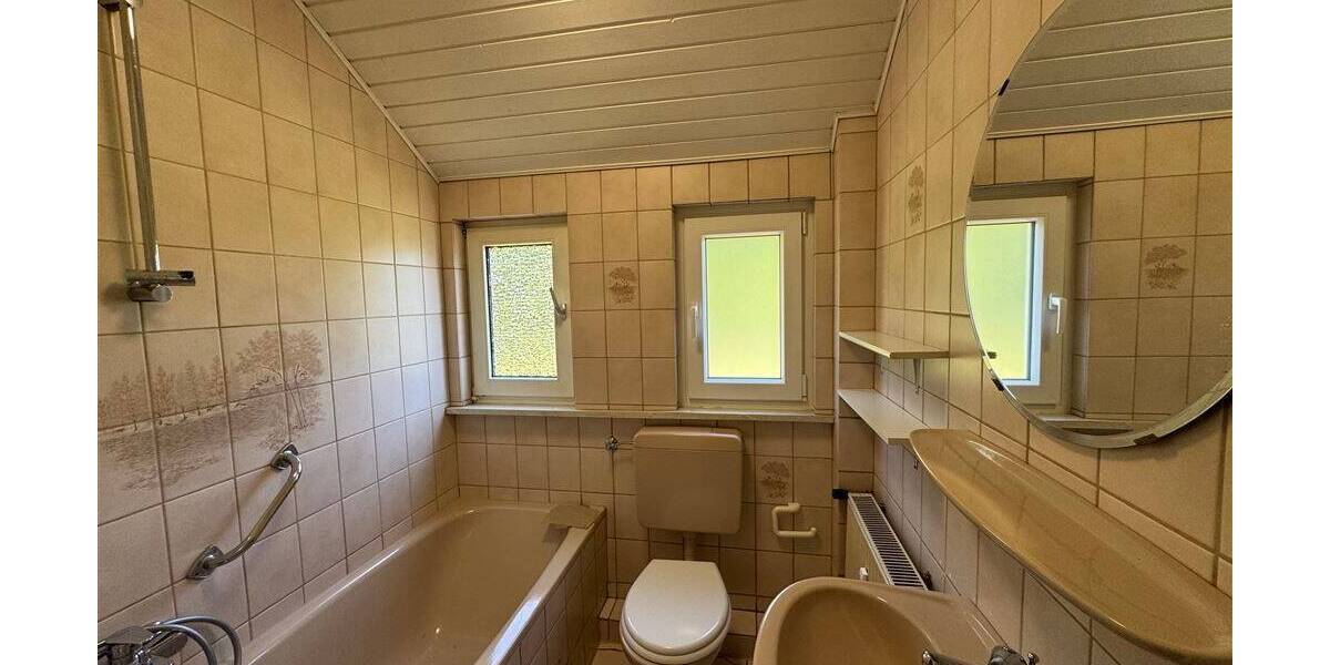 Mehrfamilienhaus, Wohnhaus Kirchhundem Würdinghausen - 6 Zimmer, 139 m&sup2;, 179.000&euro; | Angebot:25682637