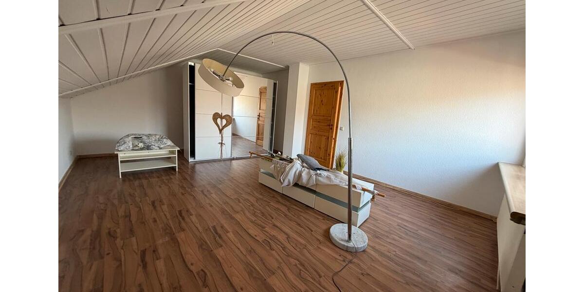 Dachgeschoßwohnung Siegen Eiserfeld - 3 Zimmer, 105 m&sup2;, 850&euro; | Angebot:25258307