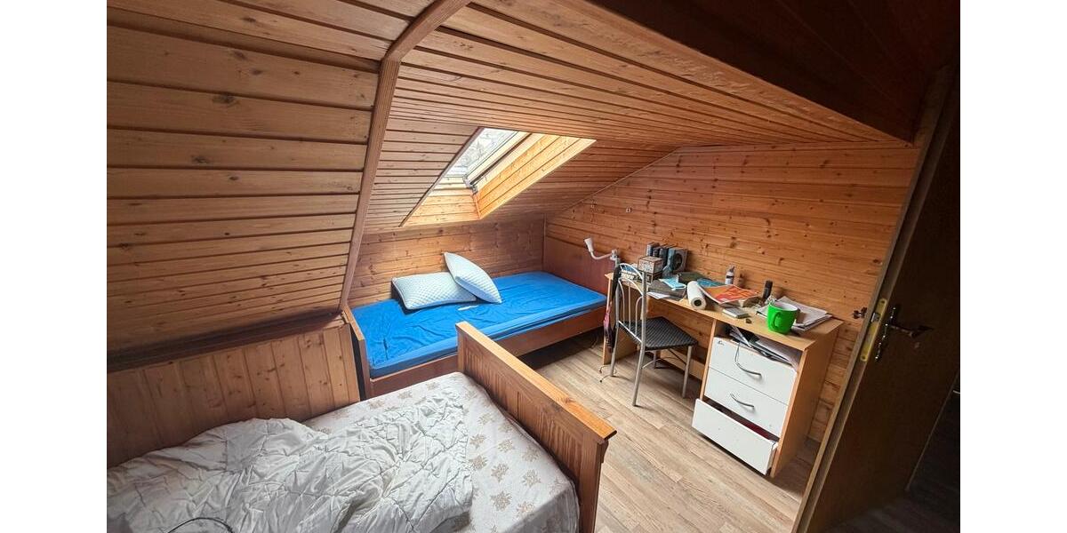 Etagenwohnung Dillenburg - 8 Zimmer, 147 m&sup2;, 800&euro; | Angebot:26035436