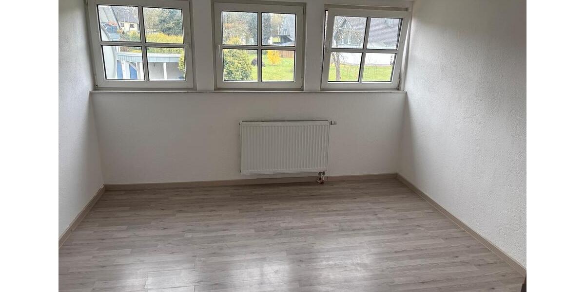 Etagenwohnung Neunkirchen - 4 Zimmer, 100 m&sup2;, 800&euro; | Angebot:26001849