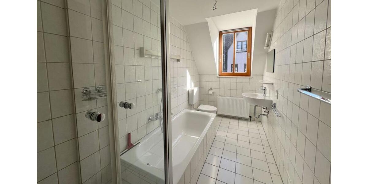 Dachgeschoßwohnung Dillenburg - 3 Zimmer, 93 m&sup2;, 720&euro; | Angebot:24393740