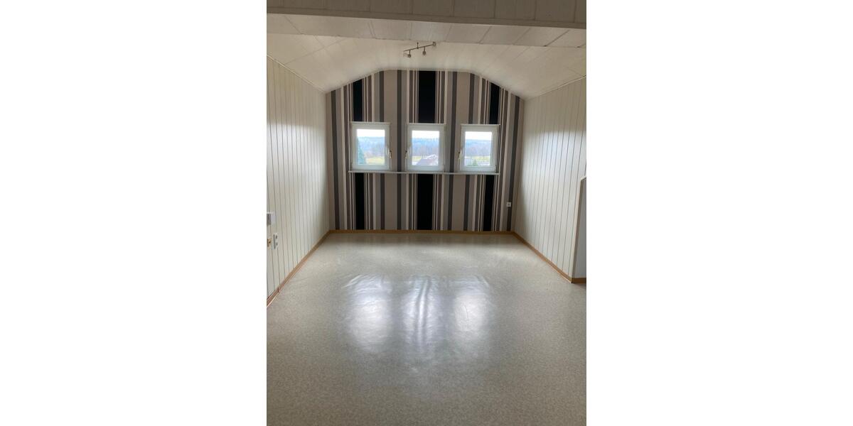 Dachgeschoßwohnung Nauroth - 2.5 Zimmer, 45 m&sup2;, 430&euro; | Angebot:26021877