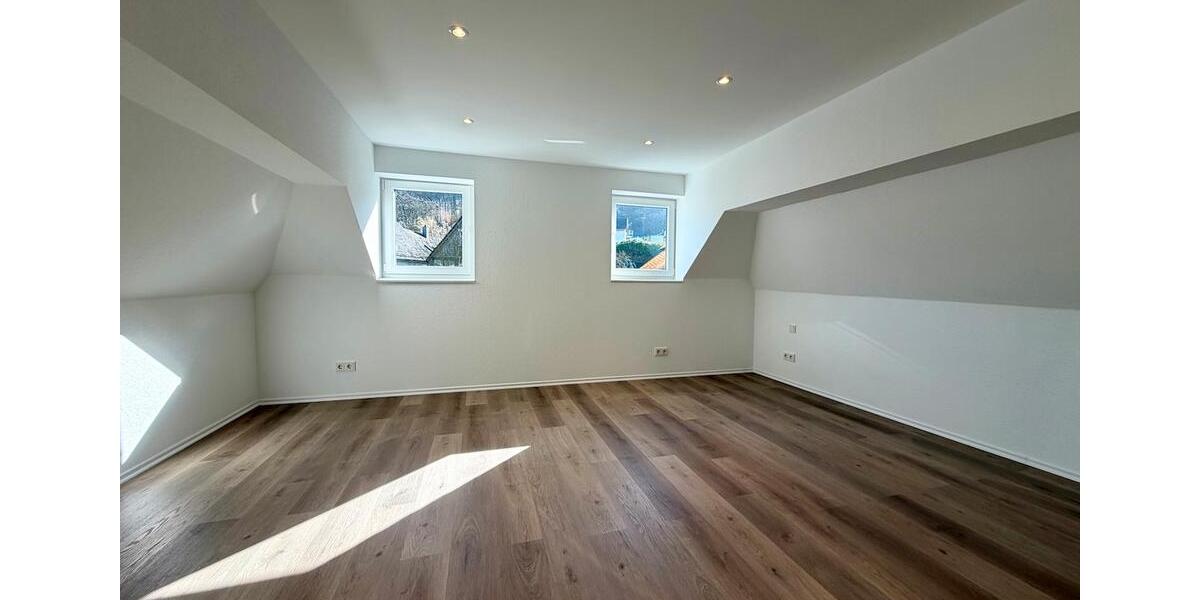 Etagenwohnung Siegen Kaan-Marienborn - 5 Zimmer, 122 m&sup2;, 1.000&euro; | Angebot:26005610