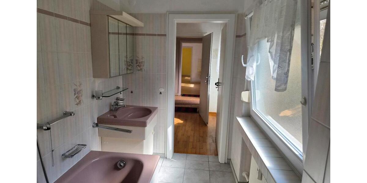 Erdgeschoßwohnung Siegen Dillnhütten - 5 Zimmer, 106 m&sup2;, 700&euro; | Angebot:26048054