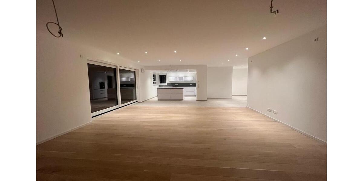 Maisonettenwohnung Siegen - 5 Zimmer, 190 m&sup2;, 1.900&euro; | Angebot:26602676