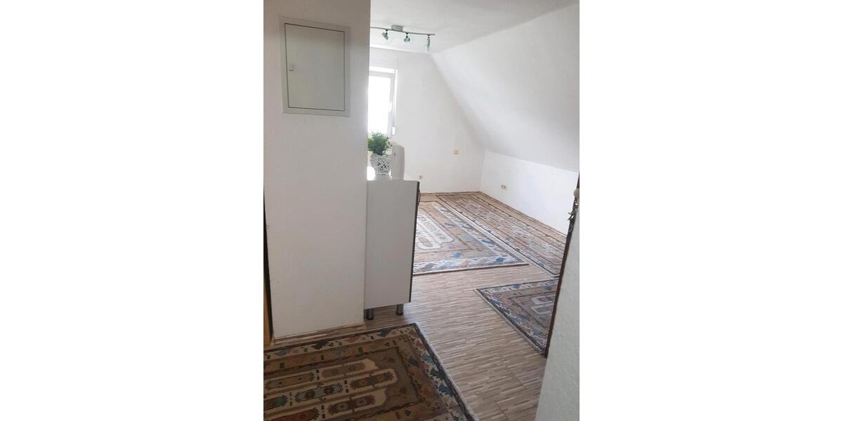 Dachgeschoßwohnung Siegen Weidenau - 1 Zimmer, 27 m&sup2;, 450&euro; | Angebot:25979626