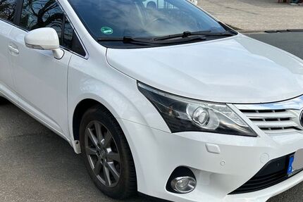 Toyota Avensis 211.000 km 7.900 &euro; Dillenburg-Frohnhausen 35684