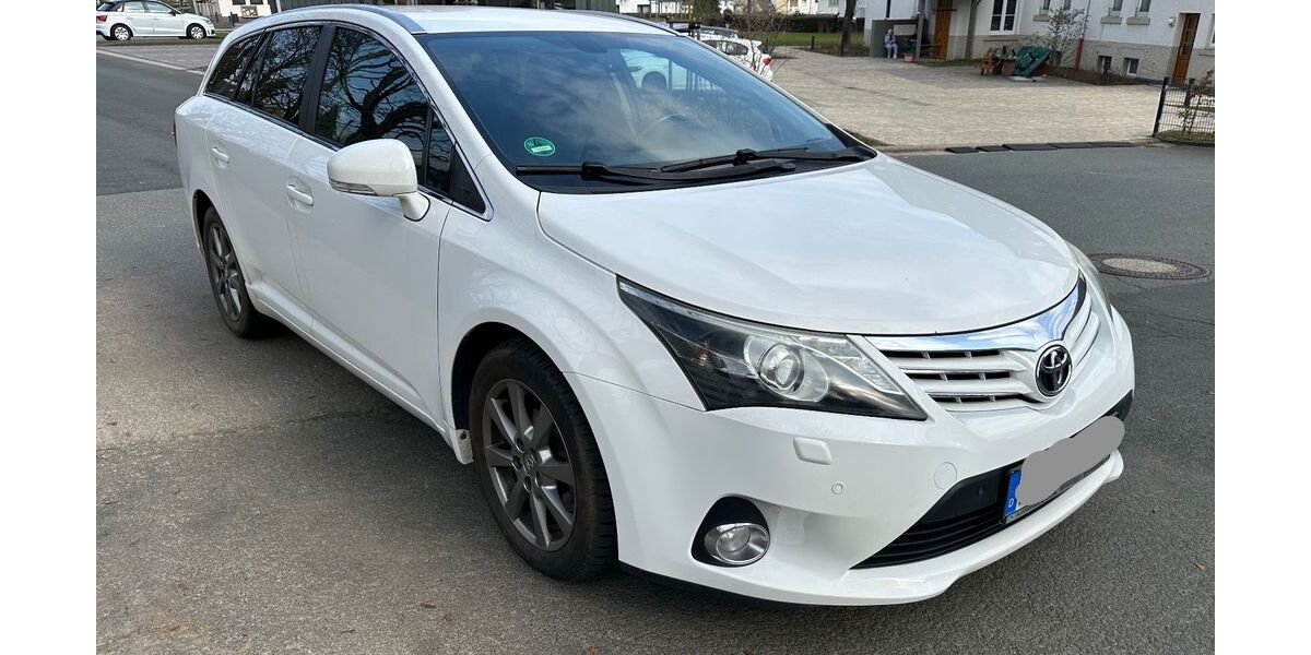 Toyota Avensis 211.000 km 7.900 &euro; Dillenburg-Frohnhausen 35684
