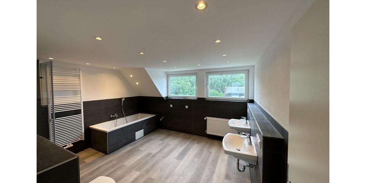 Mehrfamilienhaus, Wohnhaus Freudenberg - 10 Zimmer, 319 m&sup2;, 549.000&euro; | Angebot:24688458