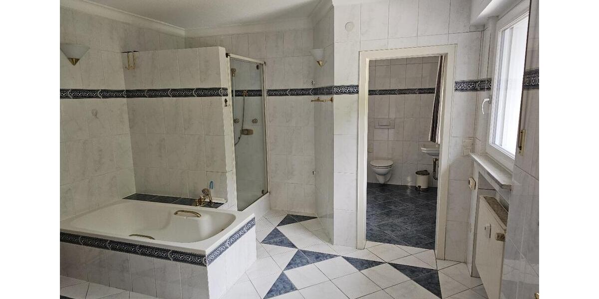 Etagenwohnung Reichshof - 4 Zimmer, 144 m&sup2;, 1.250&euro; | Angebot:25903369