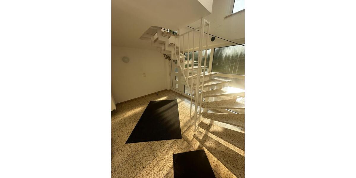 Dachgeschoßwohnung Kreuztal - 3 Zimmer, 72 m&sup2;, 180.000&euro; | Angebot:27171412