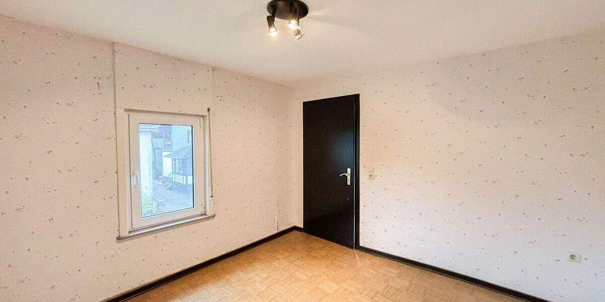 Einfamilienhaus Hamm VG - 7 Zimmer, 120 m&sup2;, 125.000&euro; | Angebot:25776417