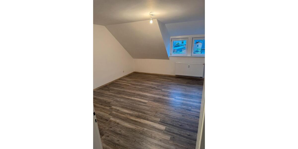 Hochparterre Netphen - 1 Zimmer, 70 m&sup2;, 700&euro; | Angebot:25658404