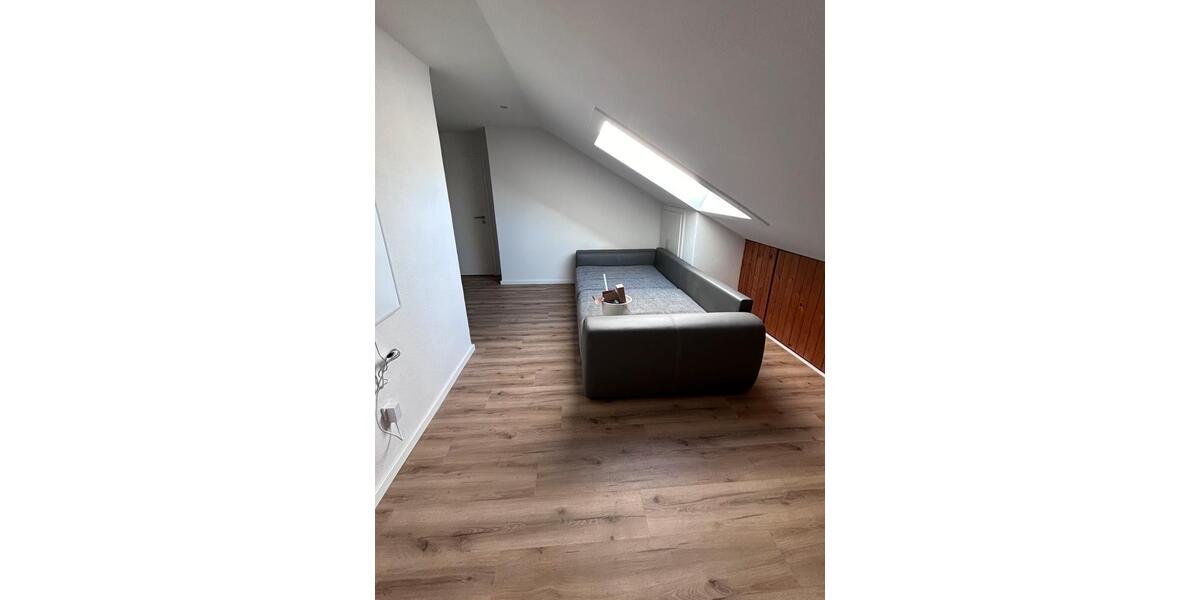 Dachgeschoßwohnung Neunkirchen - 2 Zimmer, 59 m&sup2;, 580&euro; | Angebot:26001670