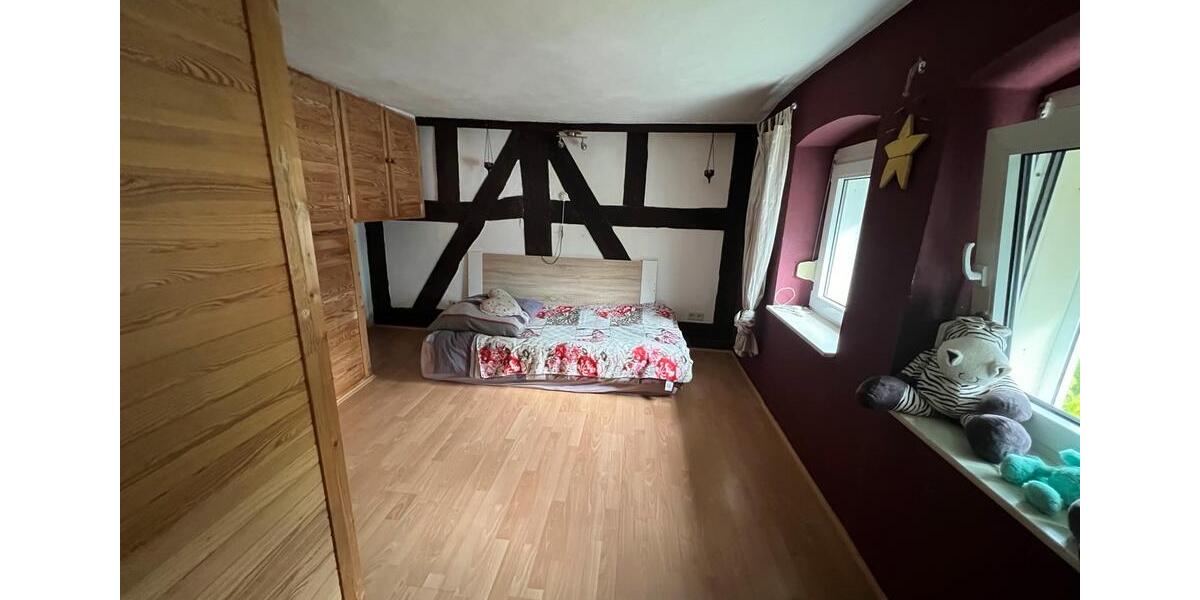 Reihenhaus Weitefeld - 7 Zimmer, 114 m&sup2;, 75.000&euro; | Angebot:26521092