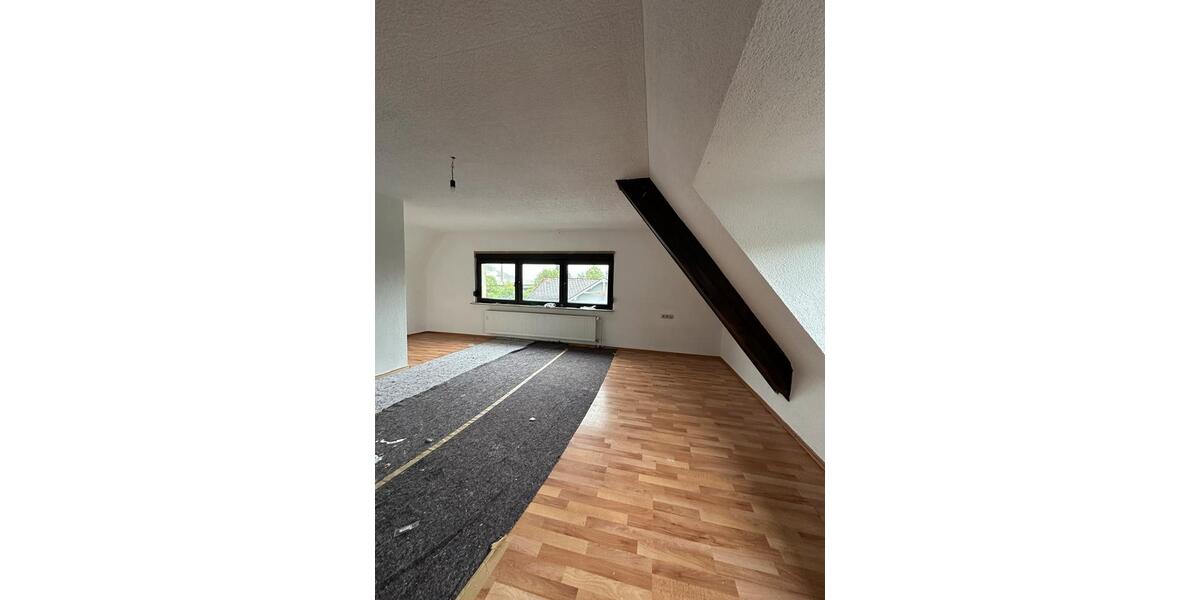 Dachgeschoßwohnung Siegen Dillnhütten - 2 Zimmer, 70 m&sup2;, 600&euro; | Angebot:26485677