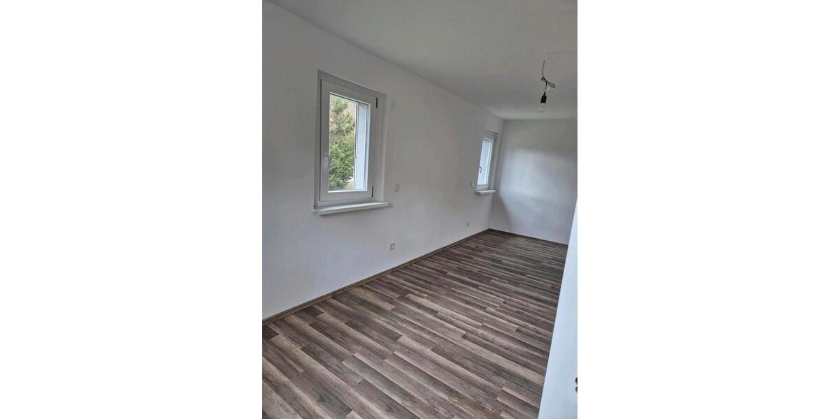 Erdgeschoßwohnung Netphen - 3 Zimmer, 82 m&sup2;, 600&euro; | Angebot:26040979