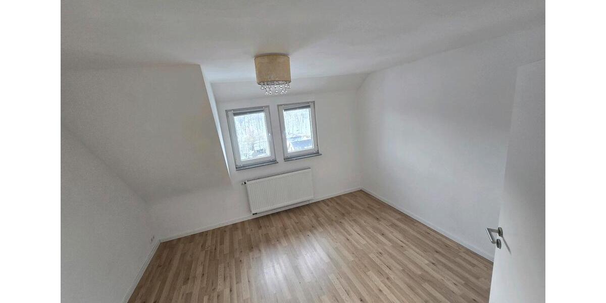 Dachgeschoßwohnung Siegen Dillnhütten - 3 Zimmer, 53 m&sup2;, 498&euro; | Angebot:24676956