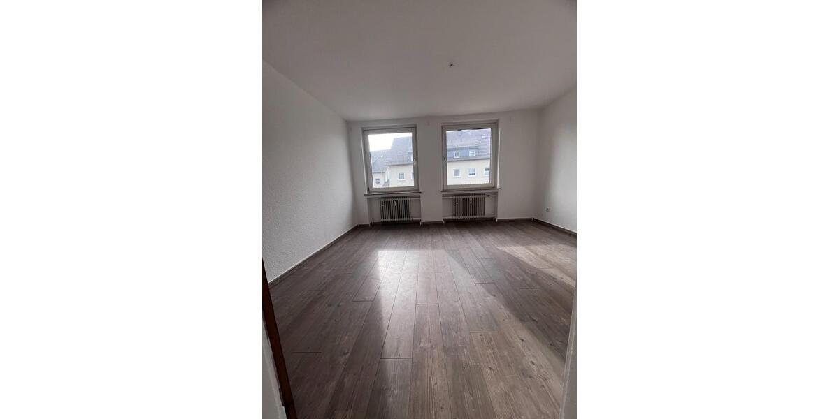 Etagenwohnung Siegen - 5 Zimmer, 111 m&sup2;, 1.150&euro; | Angebot:26020529