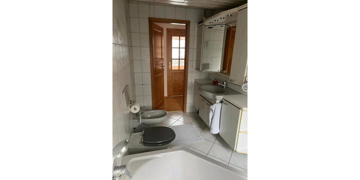 Dachgeschoßwohnung Eschenburg - 6 Zimmer, 130 m&sup2;, 900&euro; | Angebot:25220160