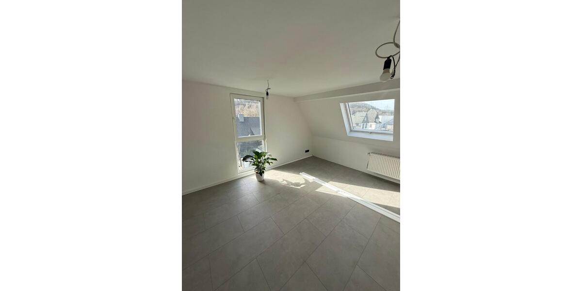 Dachgeschoßwohnung Kreuztal - 1 Zimmer, 60 m&sup2;, 720&euro; | Angebot:25660350