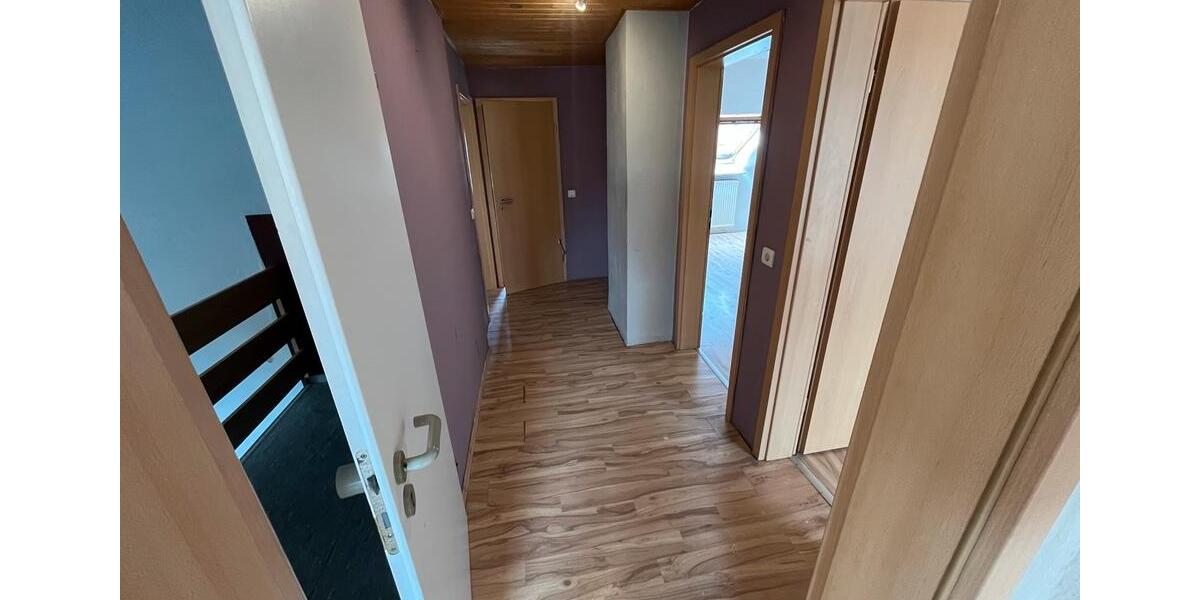 Dachgeschoßwohnung Lennestadt - 1 Zimmer, 60 m&sup2;, 400&euro; | Angebot:25784070