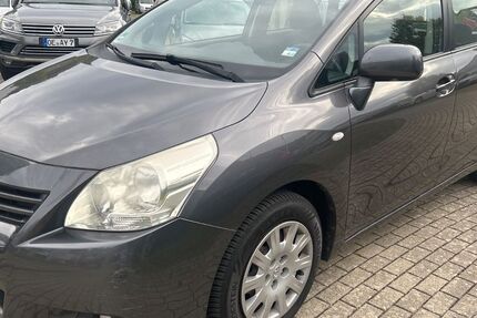 Toyota Verso 177.000 km 5.990 &euro; Lennestadt (Meggen)…. 57368