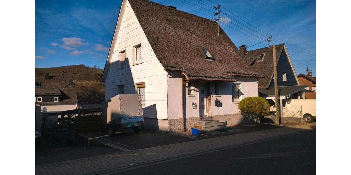 Einfamilienhaus Siegen Eiserfeld - 6 Zimmer, 140 m&sup2;, 185.000&euro; | Angebot:23633703