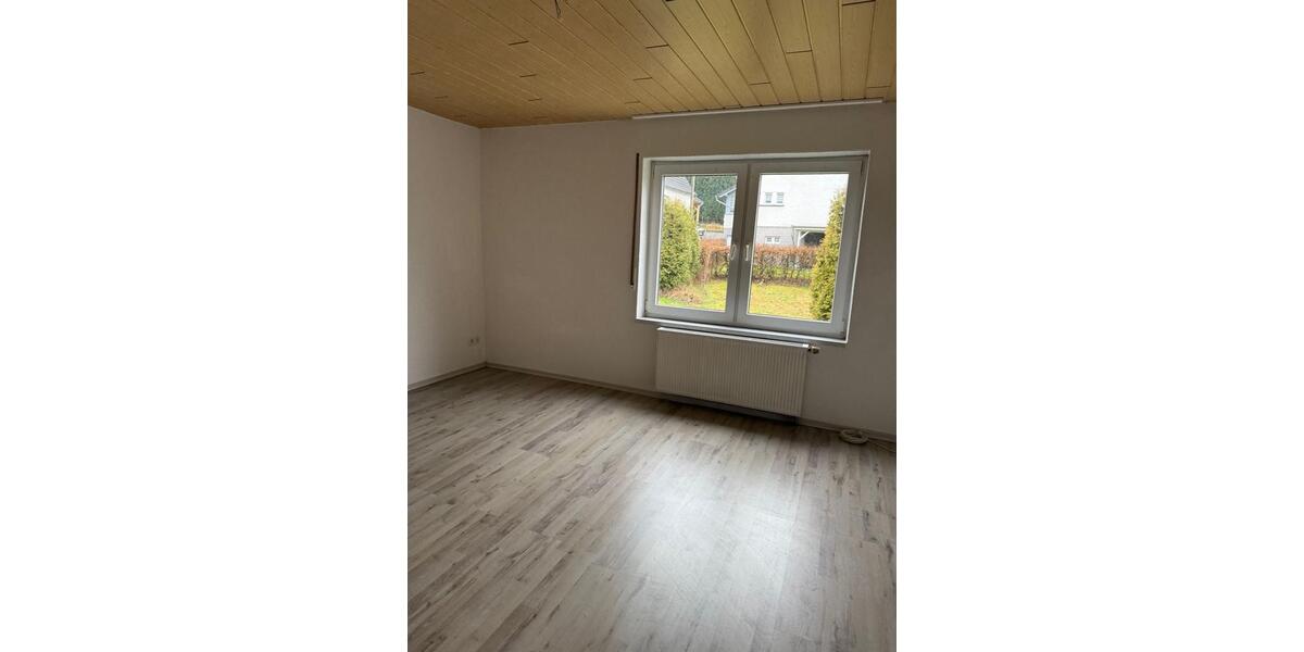Erdgeschoßwohnung Scheuerfeld - 3 Zimmer, 90 m&sup2;, 600&euro; | Angebot:25168100