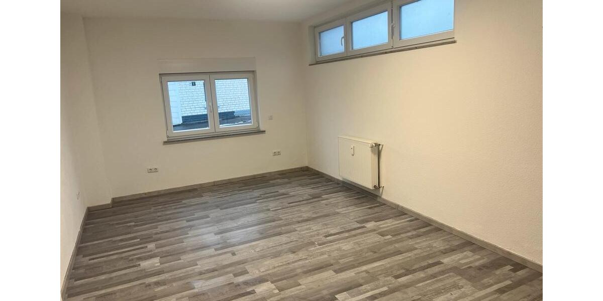Erdgeschoßwohnung Hof - 3 Zimmer, 83 m&sup2;, 670&euro; | Angebot:25456667