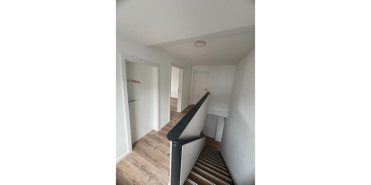 Maisonettenwohnung Siegen - 6 Zimmer, 95 m&sup2;, 1.300&euro; | Angebot:26031676