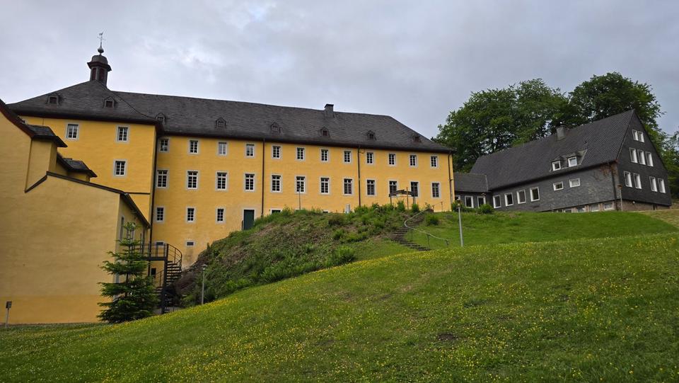 Etagenwohnung Hamm (Sieg) - 4 Zimmer, 108 m&sup2;, 900&euro; | Angebot:25045281