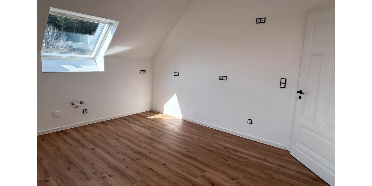 Dachgeschoßwohnung Kreuztal - 3 Zimmer, 96 m&sup2;, 864&euro; | Angebot:25974849