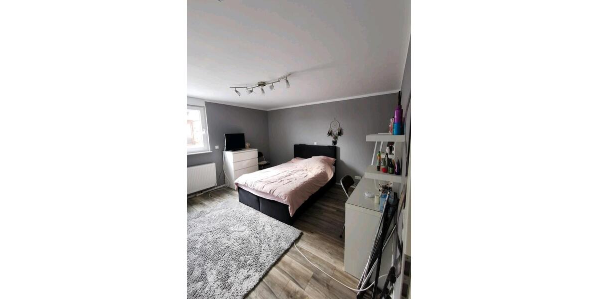 Erdgeschoßwohnung Hof - 3 Zimmer, 83 m&sup2;, 600&euro; | Angebot:26659472