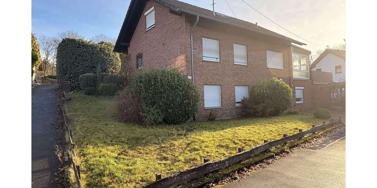 Einfamilienhaus Burbach - 8 Zimmer, 215 m&sup2;, 329.000&euro; | Angebot:25628460