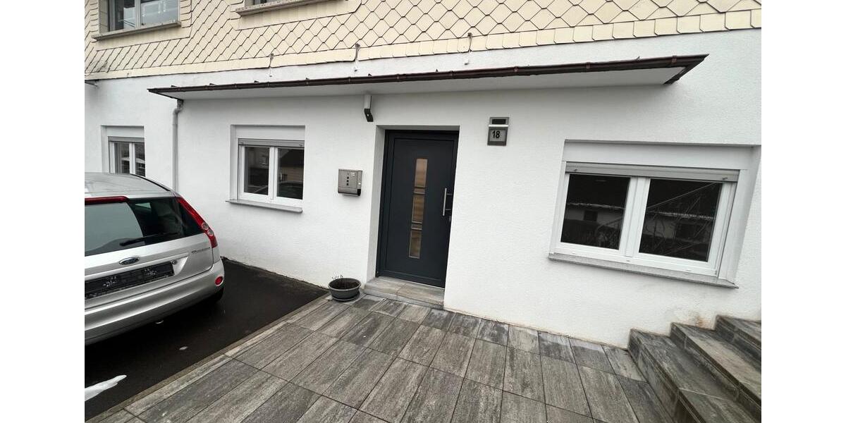 Erdgeschoßwohnung Hof - 3 Zimmer, 83 m&sup2;, 670&euro; | Angebot:25456667