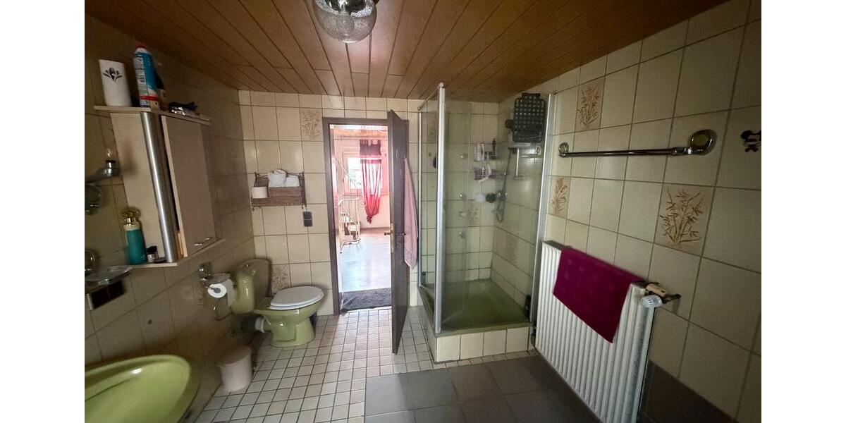 Etagenwohnung Dillenburg - 8 Zimmer, 147 m&sup2;, 800&euro; | Angebot:26035436