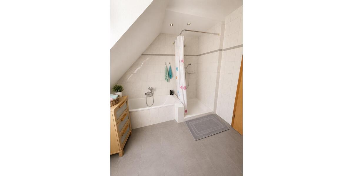Doppelhaushälfte Lennestadt - 7.5 Zimmer, 145 m&sup2;, 379.000&euro; | Angebot:27048330