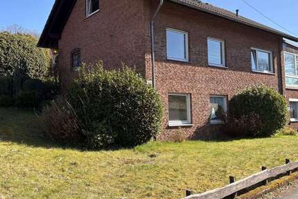 Haus Burbach - 8 Zimmer, 215 m&sup2;, 329.000&euro; | Angebot:25628460
