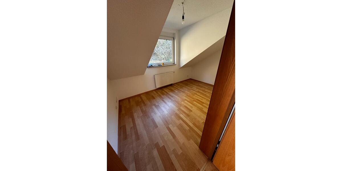 Dachgeschoßwohnung Kreuztal - 3 Zimmer, 72 m&sup2;, 180.000&euro; | Angebot:27171412