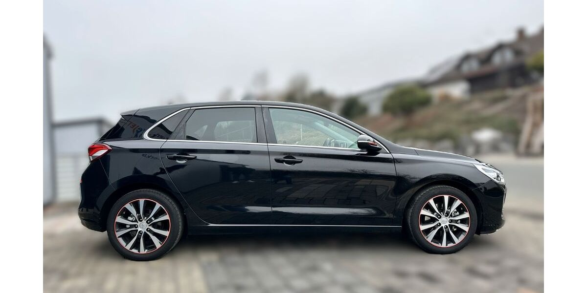 Hyundai i30 271.659 km 6.499 &euro; Herborn 35745