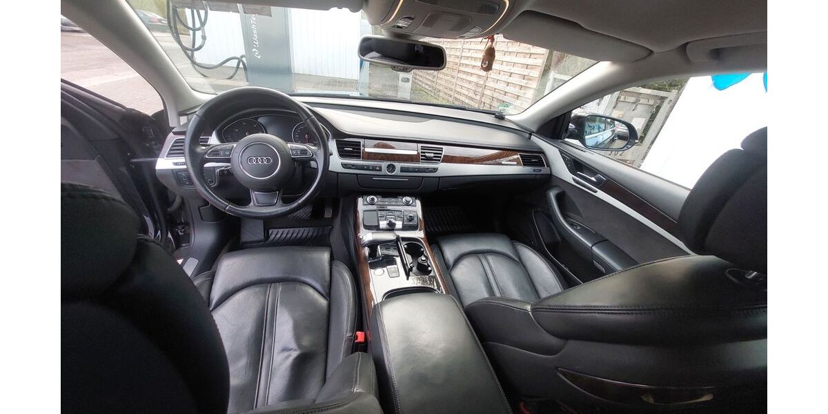 Audi A8 197.000 km 10.999 &euro; Burbach 57299