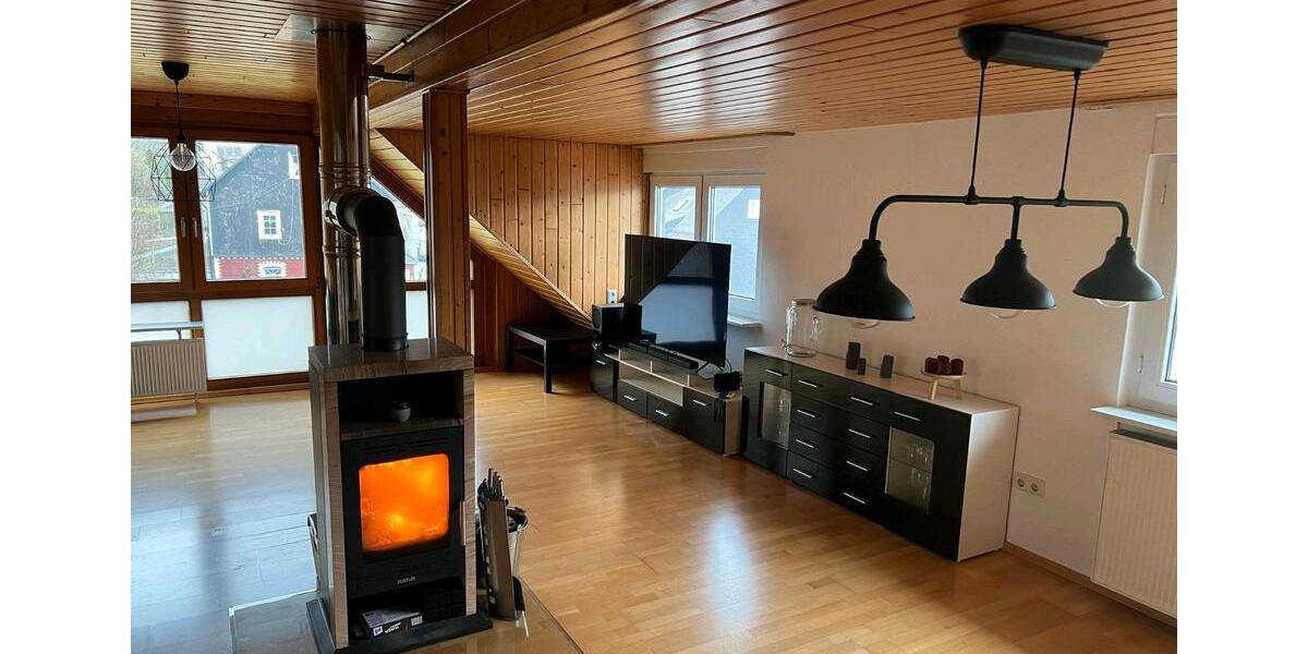 Dachgeschoßwohnung Eschenburg - 6 Zimmer, 130 m&sup2;, 900&euro; | Angebot:25220160