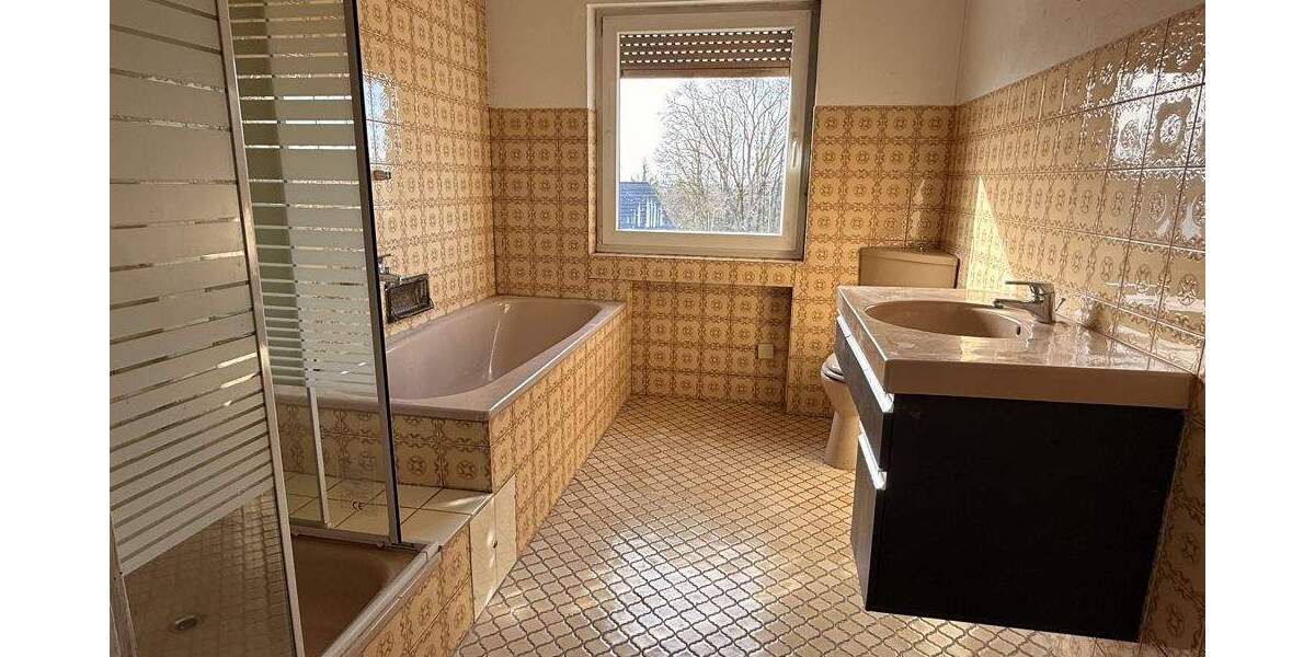 Einfamilienhaus Rosenheim - 7 Zimmer, 206 m&sup2;, 169.000&euro; | Angebot:25685055