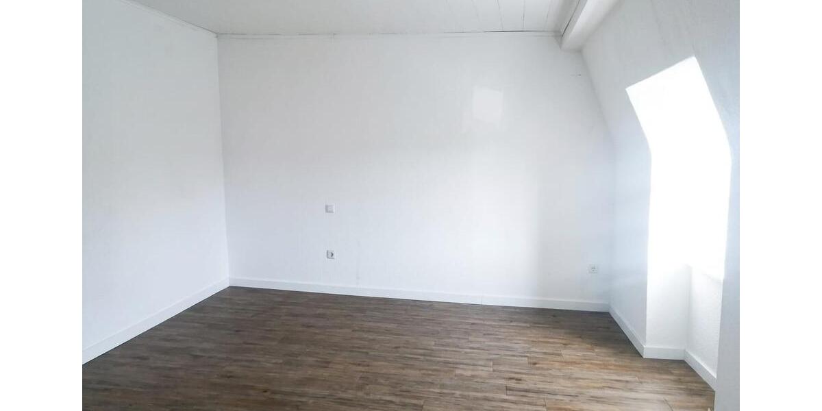 Dachgeschoßwohnung Siegen Dillnhütten - 3 Zimmer, 72 m&sup2;, 980&euro; | Angebot:26418889