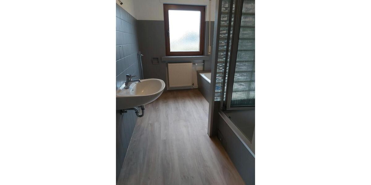 Etagenwohnung Steinebach/Sieg Sieg - 4 Zimmer, 125 m&sup2;, 1.050&euro; | Angebot:25592322
