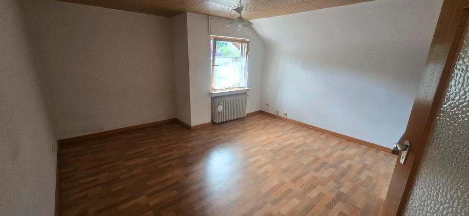 Dachgeschoßwohnung Siegen Eiserfeld - 1 Zimmer, 35 m&sup2;, 500&euro; | Angebot:25262495