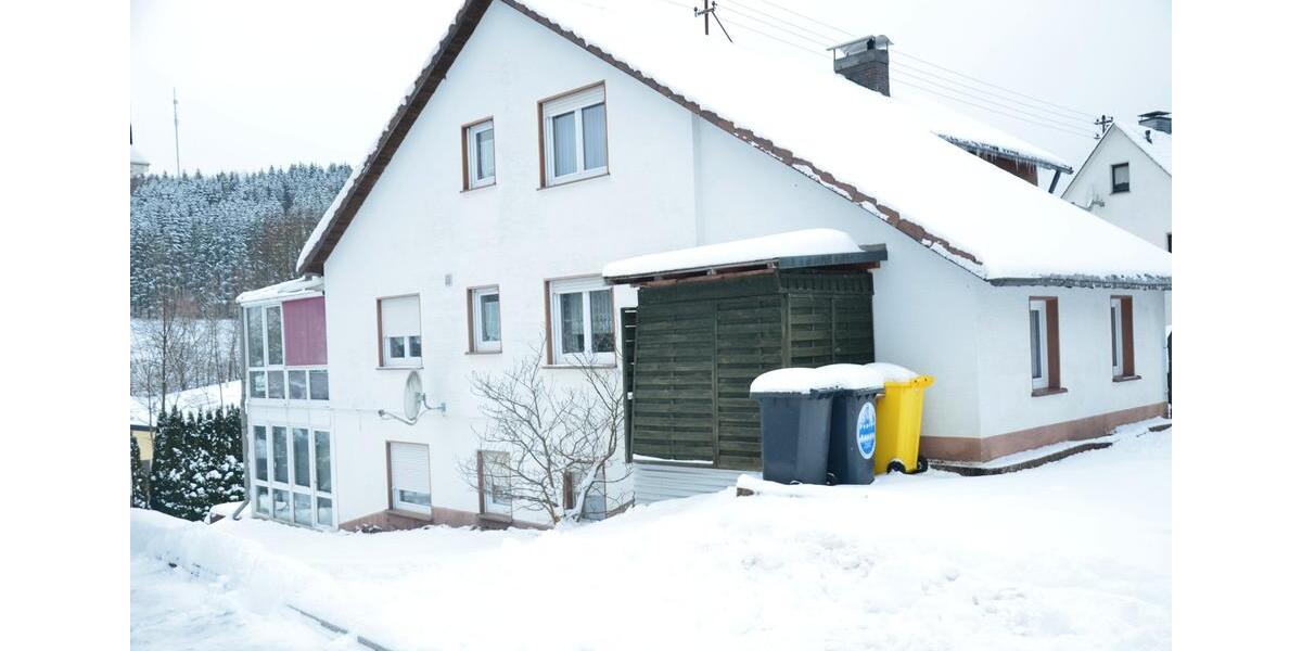 Einfamilienhaus Hilchenbach - 10 Zimmer, 300 m&sup2;, 300.000&euro; | Angebot:25982484