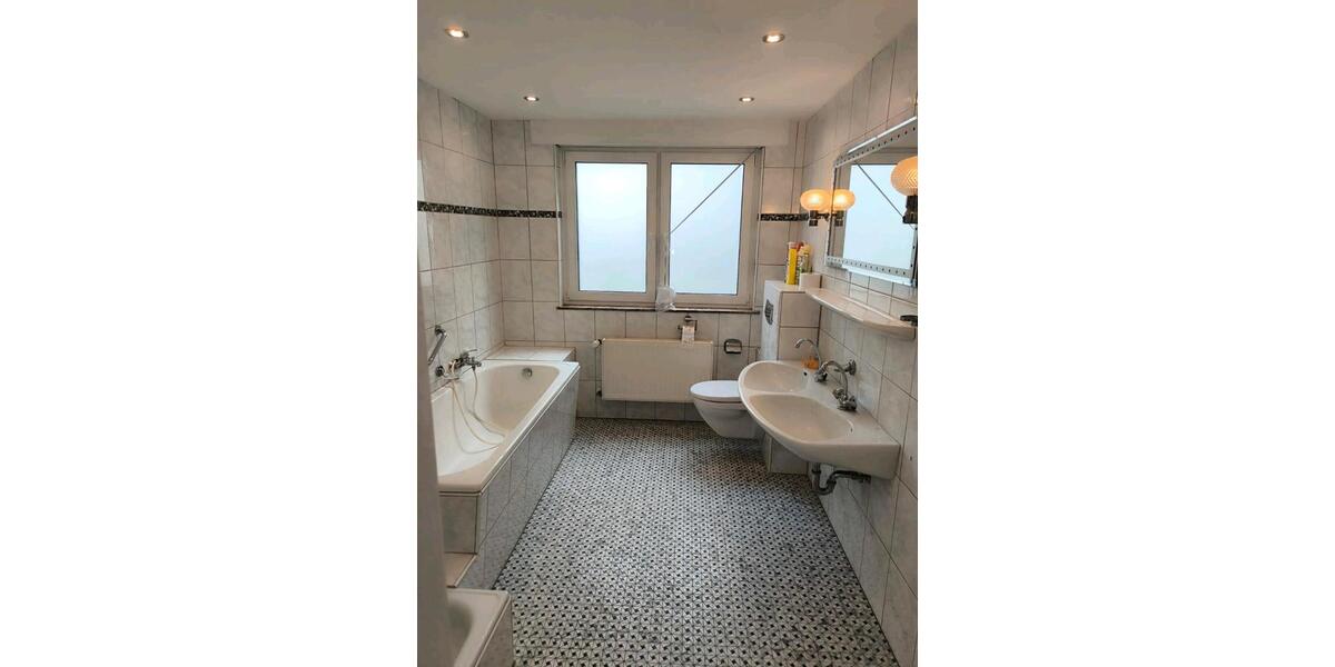 Etagenwohnung Siegen Weidenau - 3 Zimmer, 107 m&sup2;, 1.100&euro; | Angebot:26446378